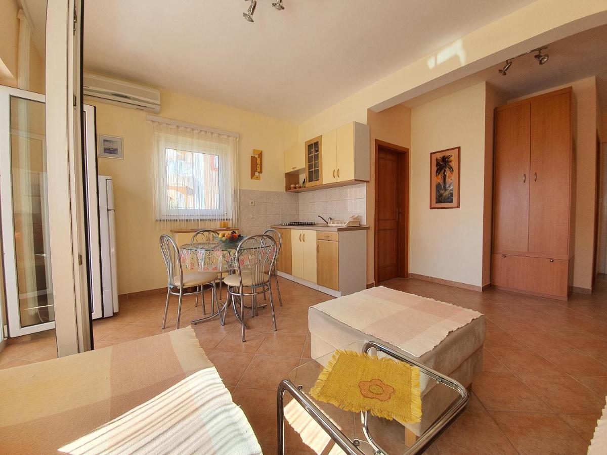 Apartments Coral Novaglia Esterno foto